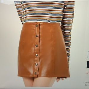Forever 21 brown mini skirt 
Size M
Never worn